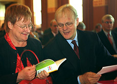 Presidentti Tarja Halonen ja pj. Lauri Ihalainen palkansaajien Eurooppa-seminaarissa. Foto: HELI SAARELA